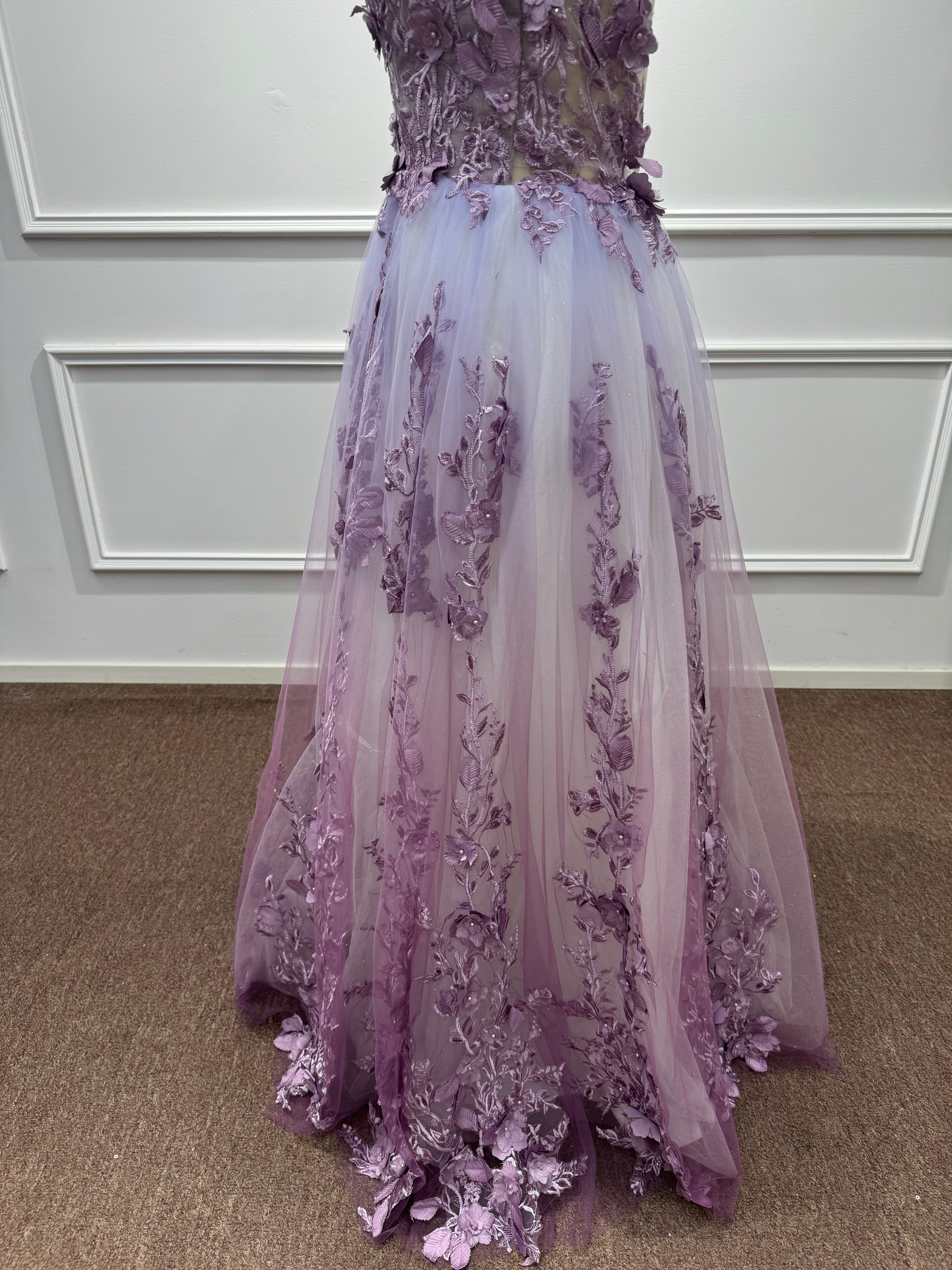 V-neck Sleeveless Long A-line Formal Prom Dresses with Applique Lace