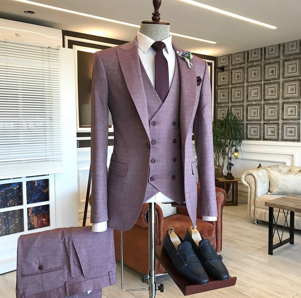 Purple One-Button Groomsmen Outfit with Small Plaid and Peaked Lapel