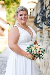 Babyonlines Simple Sleeveless Deep V-neck Plus Size Wedding Dresses