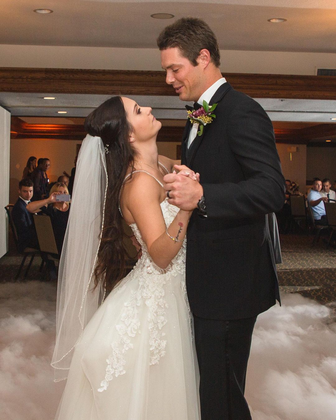 Sleeveless Bateau Backless A-line Church Train Wedding Dress With Appliques Lace