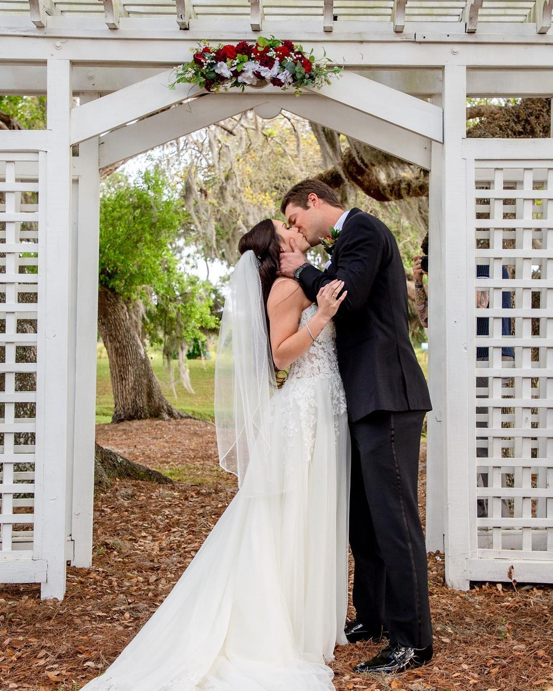 Sleeveless Bateau Backless A-line Church Train Wedding Dress With Appliques Lace