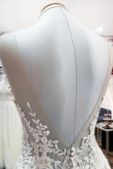 Sleeveless Jewel Neck Long A-Line Tulle Wedding Dress with Ruffles and Lace Appliques