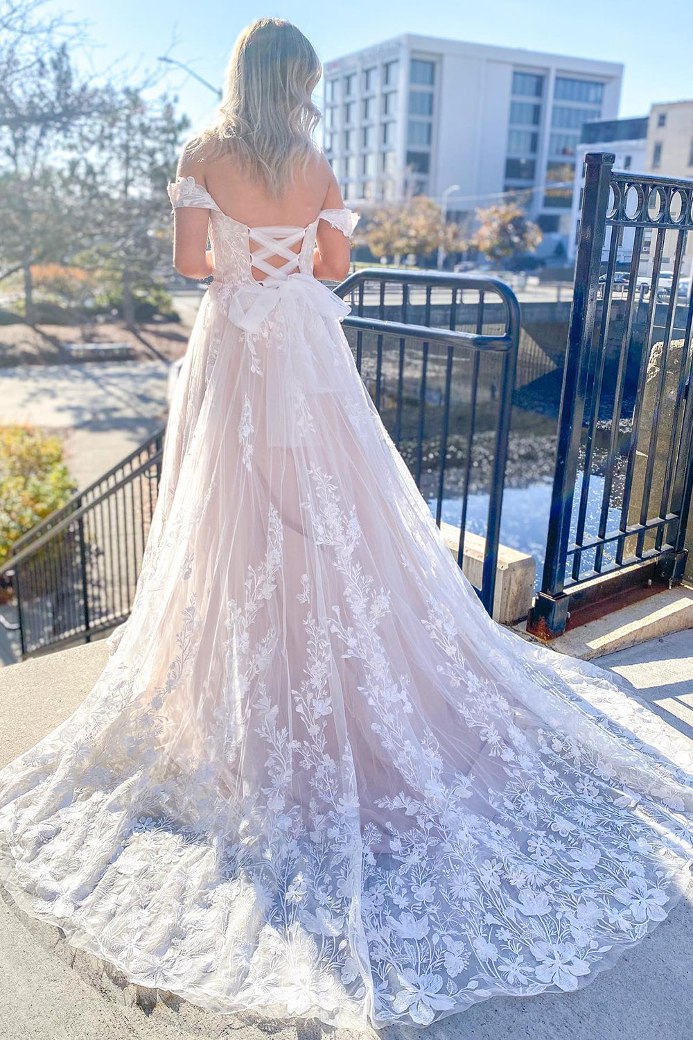 Sleeveless Off-the-shoulder Sweetheart A-line Wedding Dress With Tulle Appliques Lace