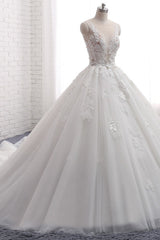 Sleeveless Tulle Train Long Wedding Dress With Appliques Lace