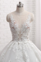 Sleeveless Tulle Train Long Wedding Dress With Appliques Lace