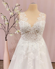 Sleeveless V-Neck A-Line Backless Wedding Dress with Lace Appliques