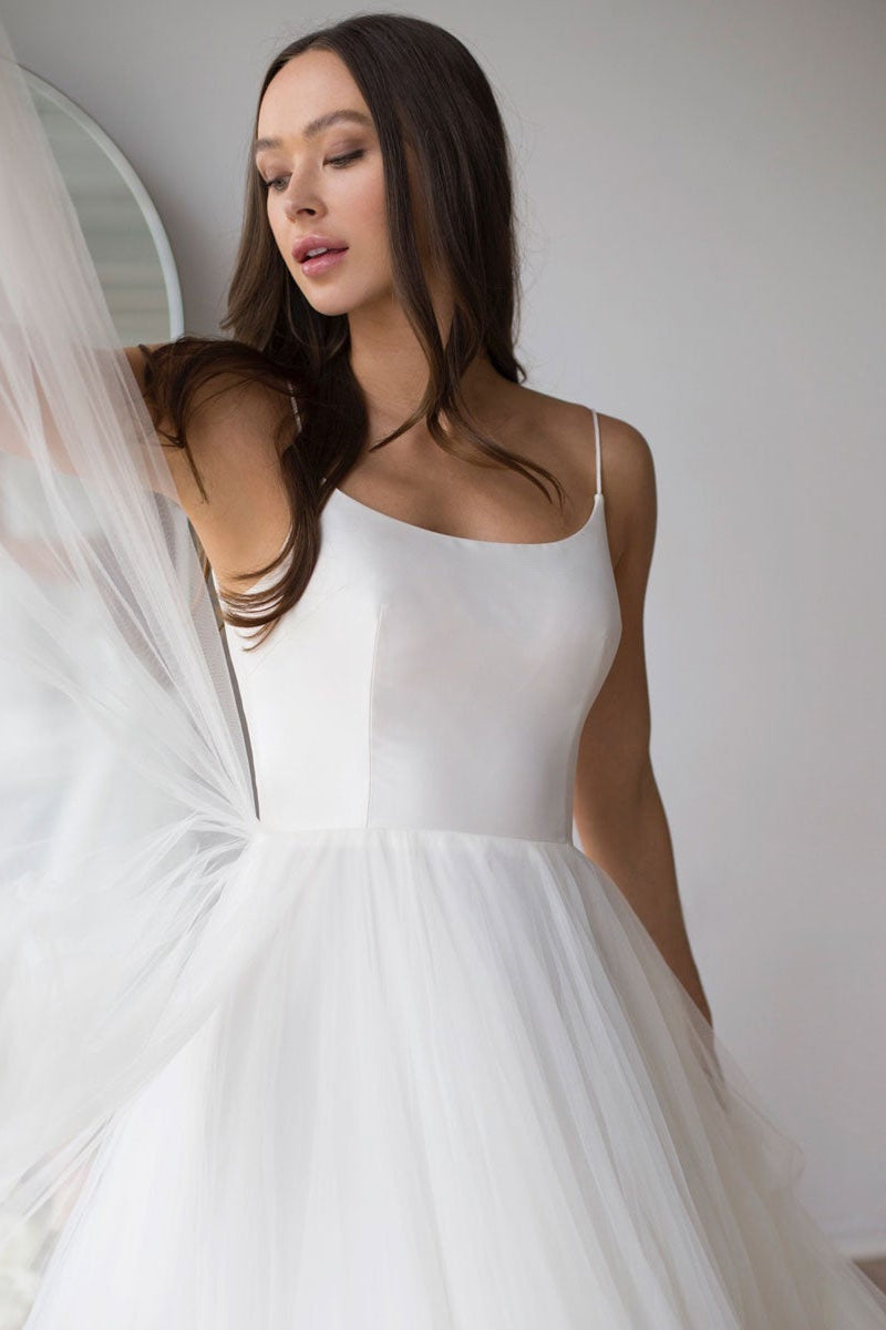 Spaghetti Strap Long Tulle Wedding Dress
