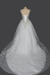 Strapless Sleeveless Sweetheart Pleated Ball Gown Wedding Dress with Sequins