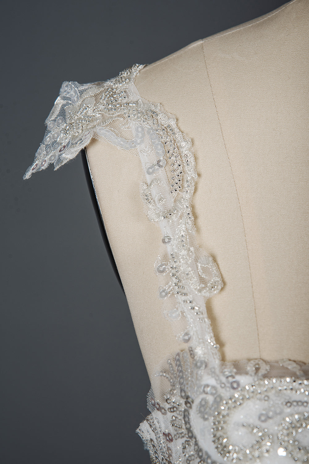 Strapless Sleeveless Sweetheart Pleated Ball Gown Wedding Dress with Sequins