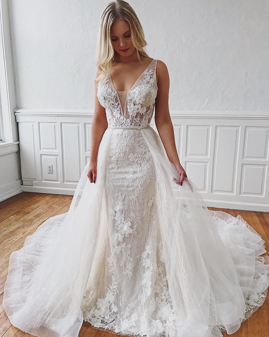 Straps Mermaid Wedding Dresses With Detachable Lace
