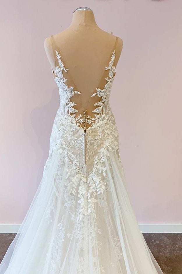 Stunning Spaghetti-Straps A-Line Wedding Dress With Sweetheart Neckline Appliques Lace