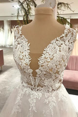 Sweetheart A-Line Floor-Length Wedding Dress with Lace Appliques and Tulle