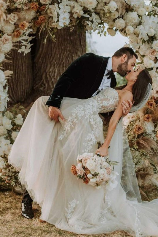 Sweetheart Tulle A-Line Wedding Dress with Lace Appliques