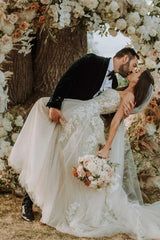 Sweetheart Tulle A-Line Wedding Dress with Lace Appliques