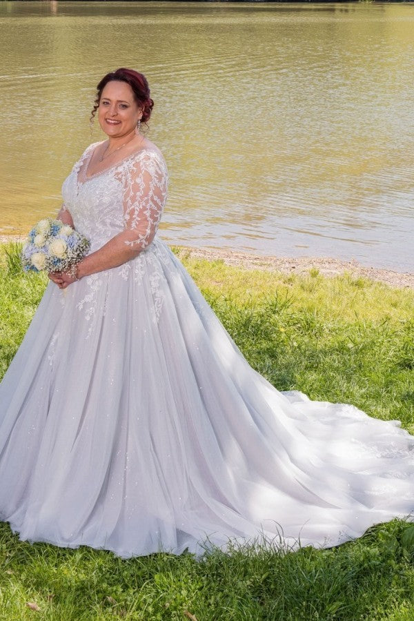 Babyonlines V-neck Plus Size Tulle A-line Wedding Dresses with Lace Applique