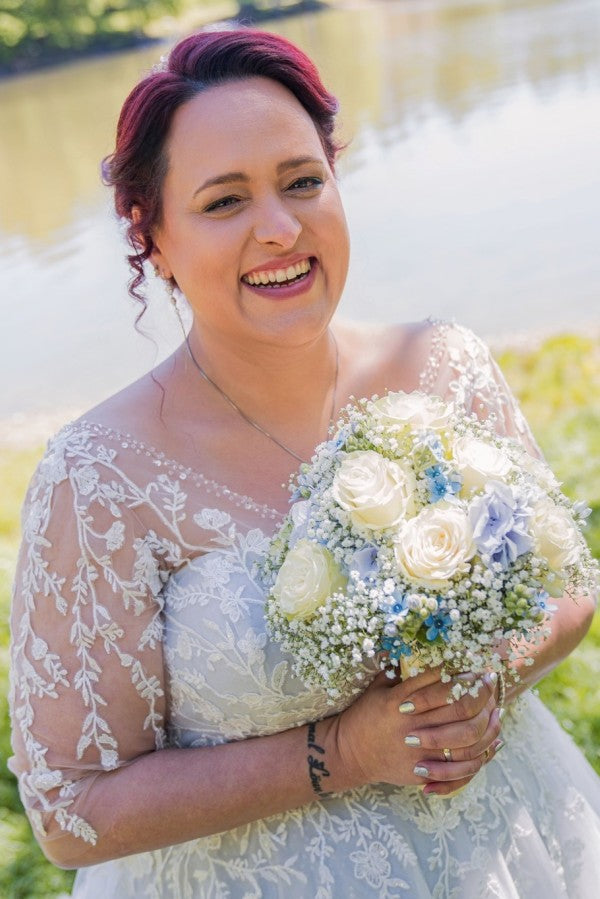 Babyonlines V-neck Plus Size Tulle A-line Wedding Dresses with Lace Applique