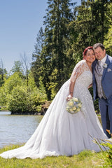 Babyonlines V-neck Plus Size Tulle A-line Wedding Dresses with Lace Applique