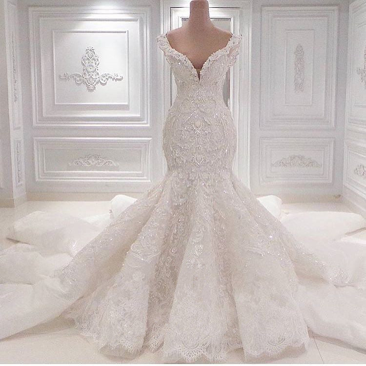 V-Neck Ruffle Floor-Length Mermaid Wedding Dress with Lace Appliques