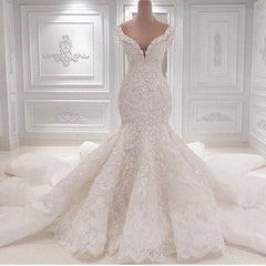 V-Neck Ruffle Floor-Length Mermaid Wedding Dress with Lace Appliques