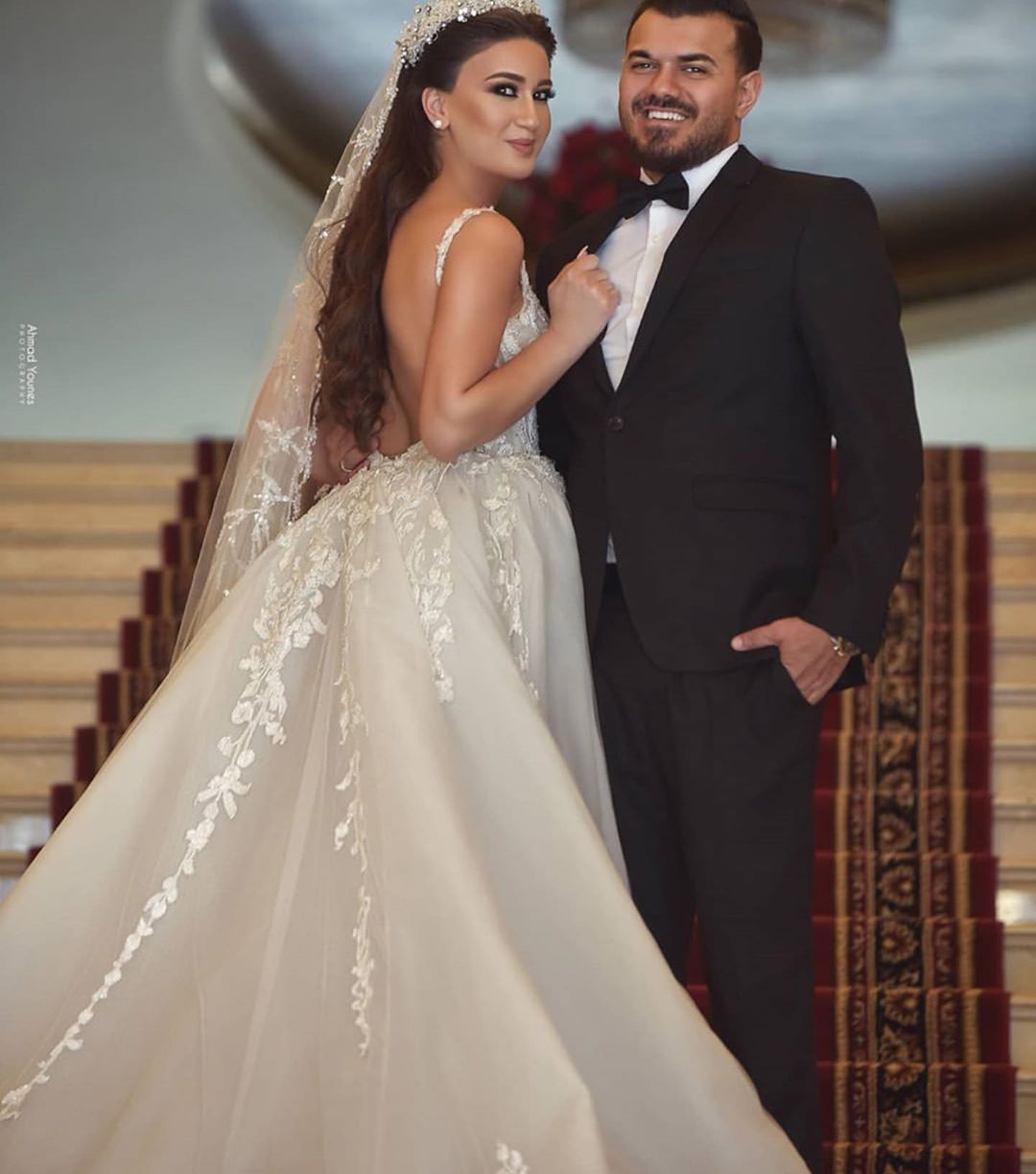 V-Neck Tulle Lace Long Mermaid Wedding Dress with Detachable Train