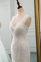 V-Neck Tulle Long Mermaid Wedding Dress with Beading
