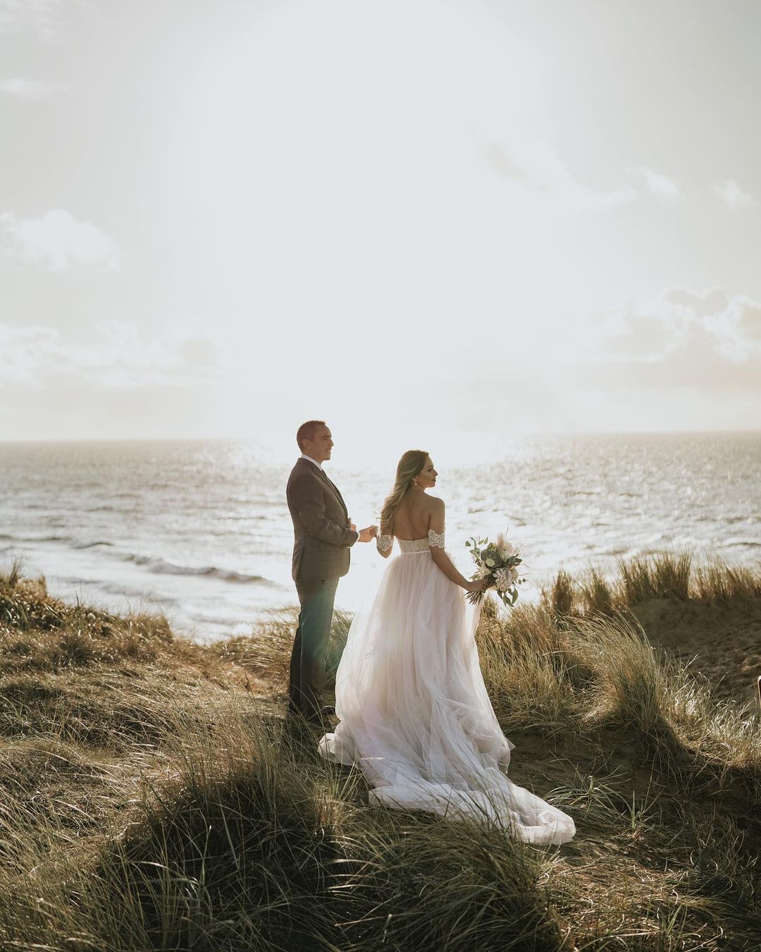 Vintage A-Line Off-the-Shoulder Backless Floor-Length Wedding Dress with Lace Tulle Appliques