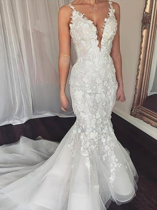 Applique Lace Trumpet/Mermaid V-neck Tulle Sweep Train Wedding Dress