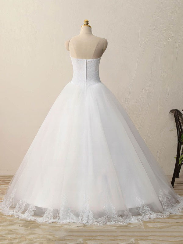 Beautiful Sweetheart Ball Gown Wedding Dress with Lace Appliques