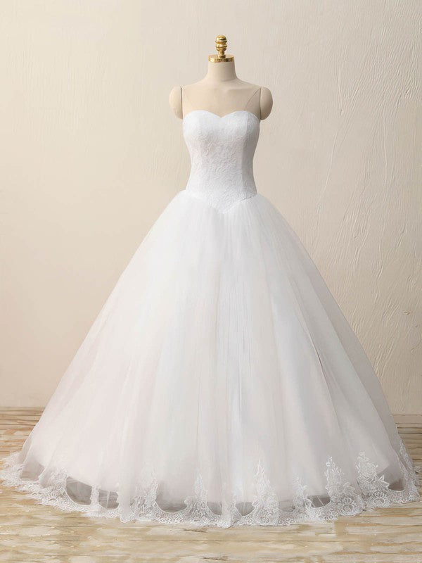 Beautiful Sweetheart Ball Gown Wedding Dress with Lace Appliques
