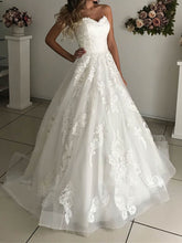 Beautiful Sweetheart Ball Gown Wedding Dress with Tulle Sweep Train and Appliques Lace