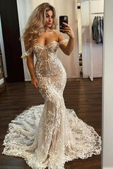 Beautiful Trumpet/Mermaid Off-the-shoulder Tulle Sweep Train Wedding Dress With Bow