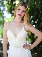 Elegant A-Line V-Neck Chiffon Wedding Dress with Appliques Lace