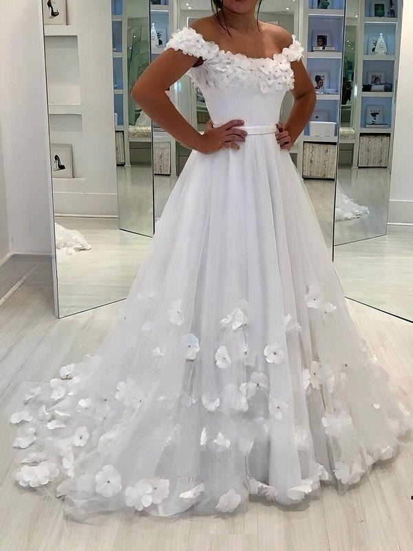 Elegant Ball Gown Off-the-shoulder Tulle Sweep Train Wedding Dress with Flower(s)