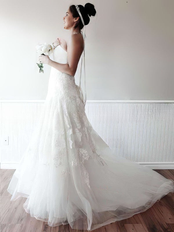 Elegant Ball Gown Sweetheart Tulle Chapel Train Wedding Dress With Appliques Lace