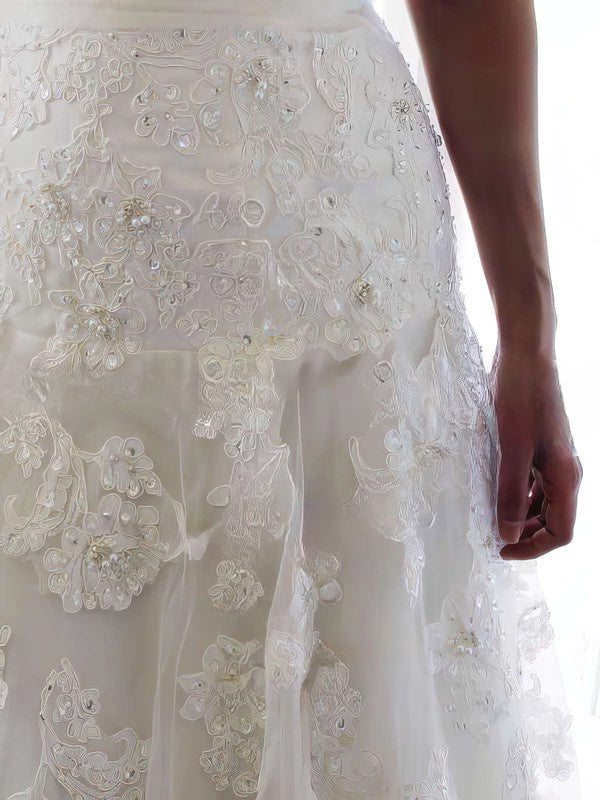 Elegant Ball Gown Sweetheart Tulle Chapel Train Wedding Dress With Appliques Lace