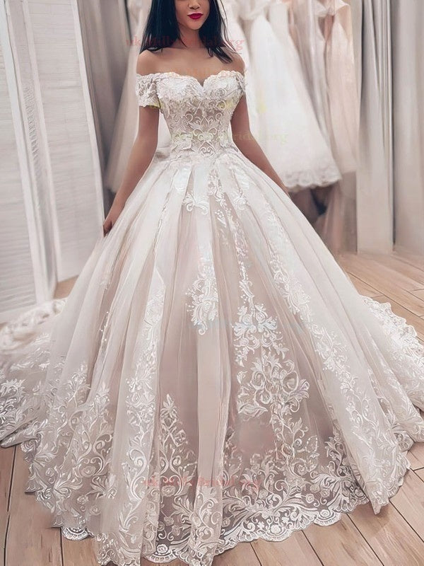 Elegant Off-the-shoulder Tulle Ball Gown Wedding Dress with Appliques Lace