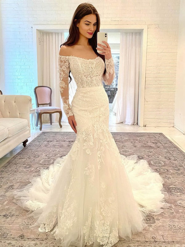 Elegant Off-the-shoulder Tulle Trumpet/Mermaid Wedding Dress with Appliques and Lace Sweep Train