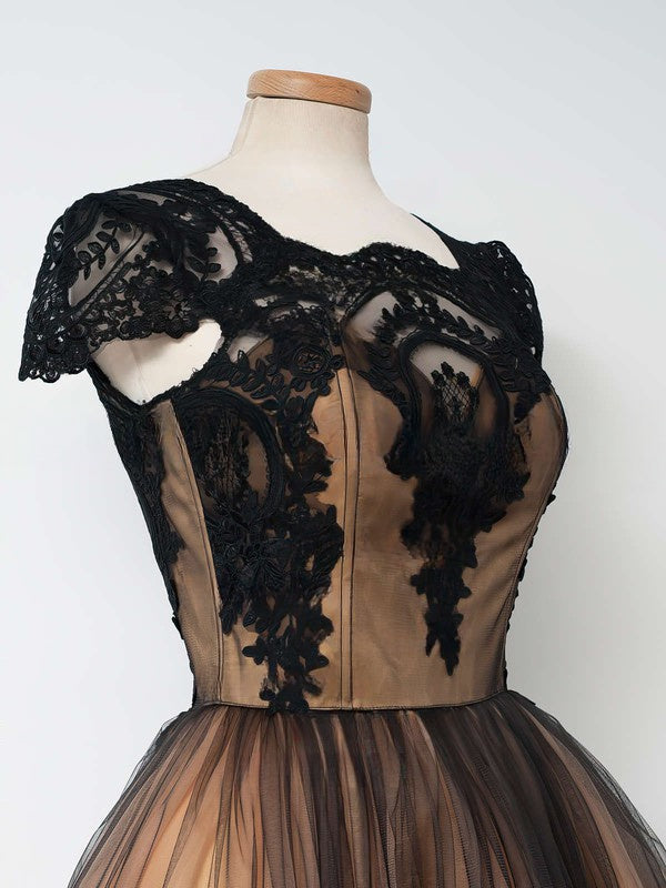 Elegant Square Neckline Tulle Knee-length Prom Dress with Appliques Lace