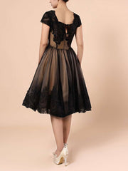 Elegant Square Neckline Tulle Knee-length Prom Dress with Appliques Lace