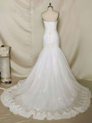 Elegant Trumpet/Mermaid Sweetheart Tulle Chapel Train Wedding Dress With Appliques Lace