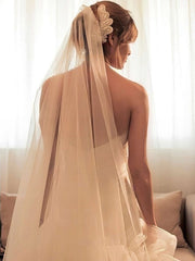 Elegant Trumpet/Mermaid Sweetheart Wedding Dresses with Organza Sweep Train and Flower(s)