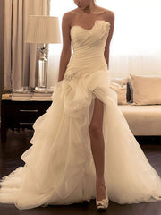 Elegant Trumpet/Mermaid Sweetheart Wedding Dresses with Organza Sweep Train and Flower(s)