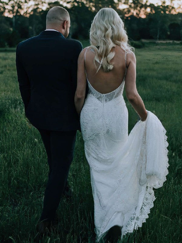 Elegant Trumpet/Mermaid V-neck Lace Court Train Wedding Dress