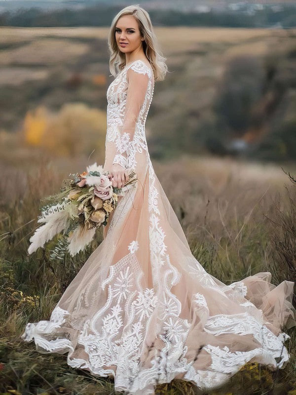 Elegant Tulle Trumpet/Mermaid V-neck Wedding Dress With Appliques Lace