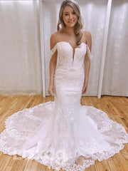 Glamorous Trumpet/Mermaid Off-the-shoulder Tulle Sweep Train Wedding Dress With Appliques Lace