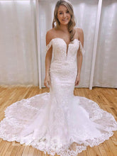 Glamorous Trumpet/Mermaid Off-the-shoulder Tulle Sweep Train Wedding Dress With Appliques Lace