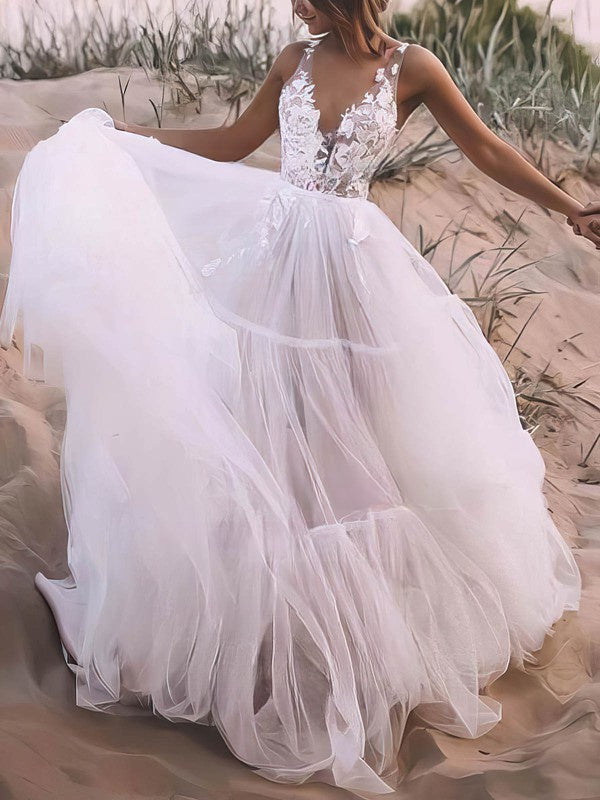 Glamorous V-neck Tulle Sweep Train Wedding Dresses With Appliques Lace