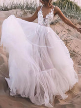 Glamorous V-neck Tulle Sweep Train Wedding Dresses With Appliques Lace