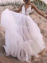 Glamorous V-neck Tulle Sweep Train Wedding Dresses With Appliques Lace