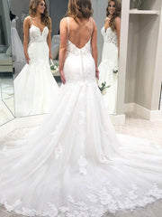 Gorgeous Trumpet/Mermaid V-neck Tulle Sweep Train Wedding Dress With Appliques Lace